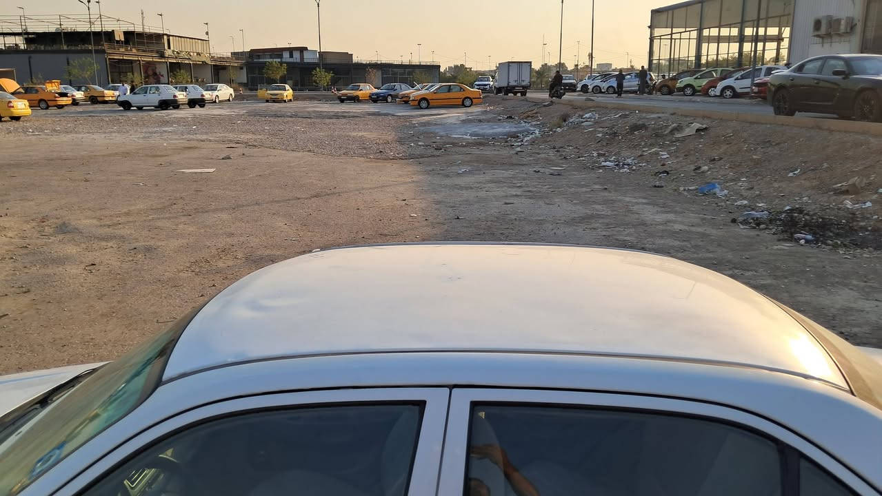 السلام عليكم
فيرنا 2015 كير عادي سنوية ورقم جديد 
الصدر نص عمر تايرات جديد تبريد جديد 
بيهة قبق الجنطة صبغ بدون دواخل 
مكانهة بغداد البلديات / السعر 65 وبيهة مجال بسيط 
*********** 
*********** واتساب فقط
