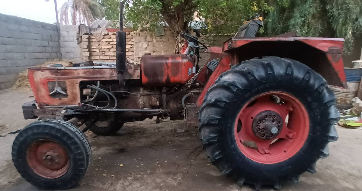 عرض مكينه عنتر للبيع في النجف المشخاب
موديل 90
 مكينه  نكره سلف ارقام وسنويه باسمي مداور ثاني يوم 

مكينه نظيفه بلاديه  

من باتري من كهربائيات من كلوبات  اماميه  شغالات 
+عربانه اسكندريه
+ بور ستيرن 
+ثكالات اماميه 
+محرك بيه بخار ينقص  وكير فولل للفول
+ بريك 
+تخم تايرات جديد امامي وخلفي 
وتايرات جوبلس 
السعر  6 وبيهه مجال شي قليل للتواصل اتصل على الرقم***********
