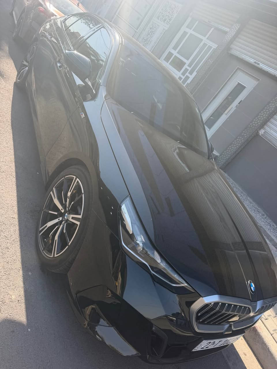 السلام عليكم … اخوان 
BMW 520   
موديل 2024 
رقم اربيل الدولي الجديد 
عداد المسافه 35 الف ميل 
فول مواصفات عدا الفتحه 
كت m اصلي بيه 
وارد الماني مكفوله من الطخه والضربه والصبغ 
مضلله بيه باج تضليل 
السياره باسمي تحويل او وكاله 
السعر 43000 $ بيه مجال بسيط 
للاتصال *********** 
مكان السياره بغداد زيونه 
بيع فقط Webada East, Gampaha
