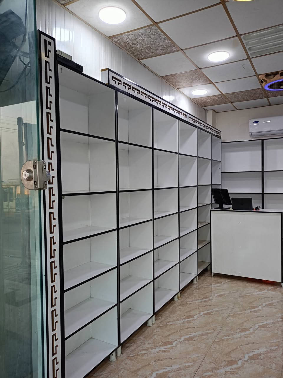 السلام عليكم
رفوف جديد جدا جدا مستعمل لفتره قليله ارتفاع مترين عرض 90 سعر الرف 7000 الف كركوك  ***********
