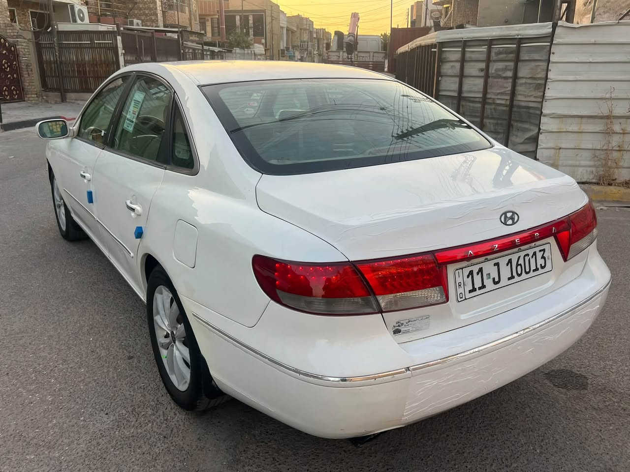 السلام عليكم هونداي ازيره موديل 2007وارد خليجي حادث بين البابتين بيها تعمير في الدوسه مصبوغه الجماليه كلير بسبب الخدوش وتغشير فول مواصفات فتحه مري شفط شاير بل مري تحكمات ستيرن جهتين رقم بغداد دولي بسمي ثاني يوم تحويل كير  محرك 6 سلندر 3300 مكفولات  من البخار ول راجز ول صوت تخم تاير جديد صدر امامي خلفي السياره جديده مال بيت جديده بمعنه الكلمه السعر 75  وبيها مجال رقمي الهاتف ***********الشراي نتصل ويدلل
