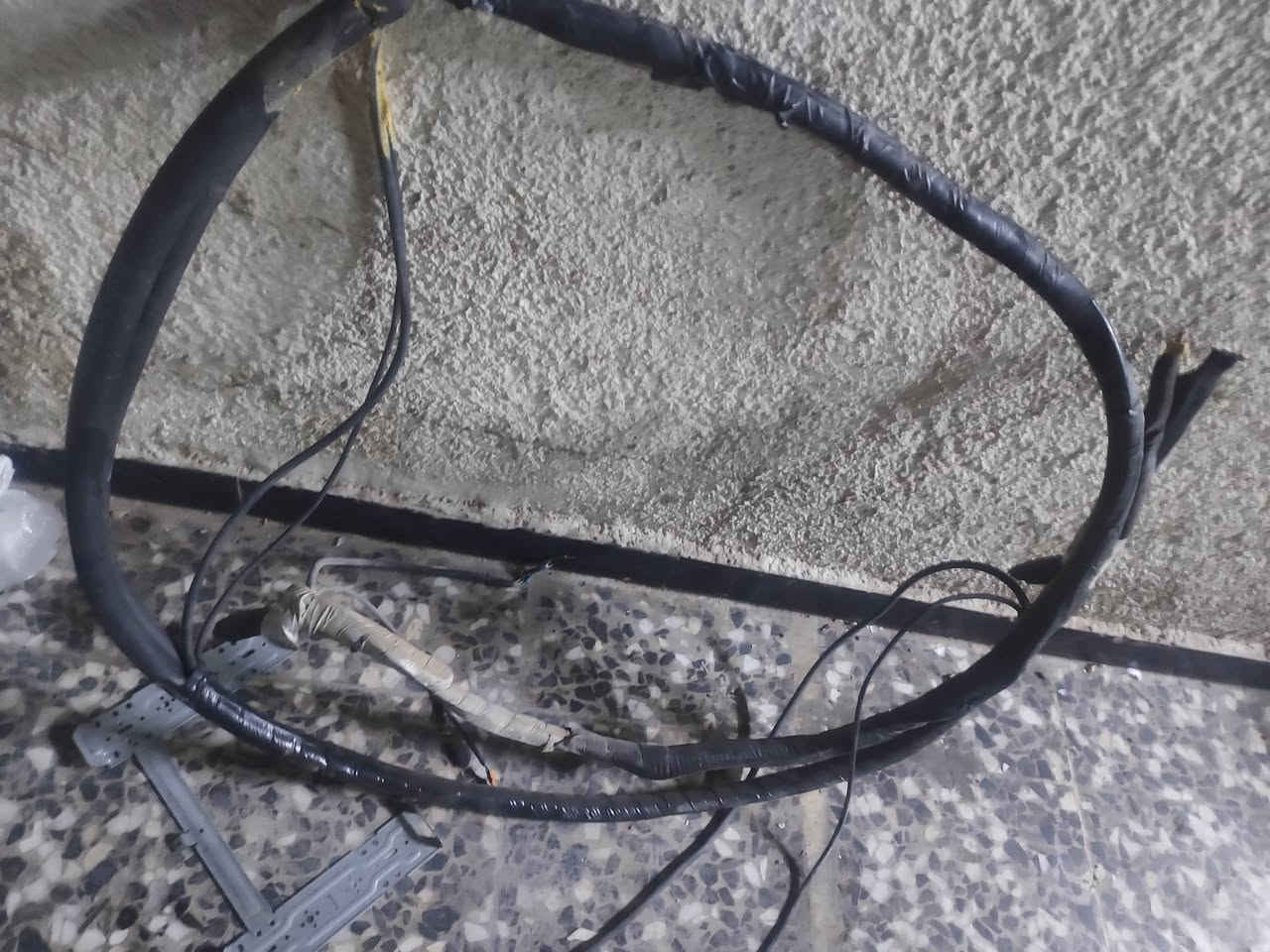 سبلت واحد طن كامل حته غازه بي كلشي مابي بس يحتاجله غسل وريمونته انكسر الشراي يجي واساب مكاني بغداد مدينت الصدر تقاطع الكياره رقم تليفوني ***********
