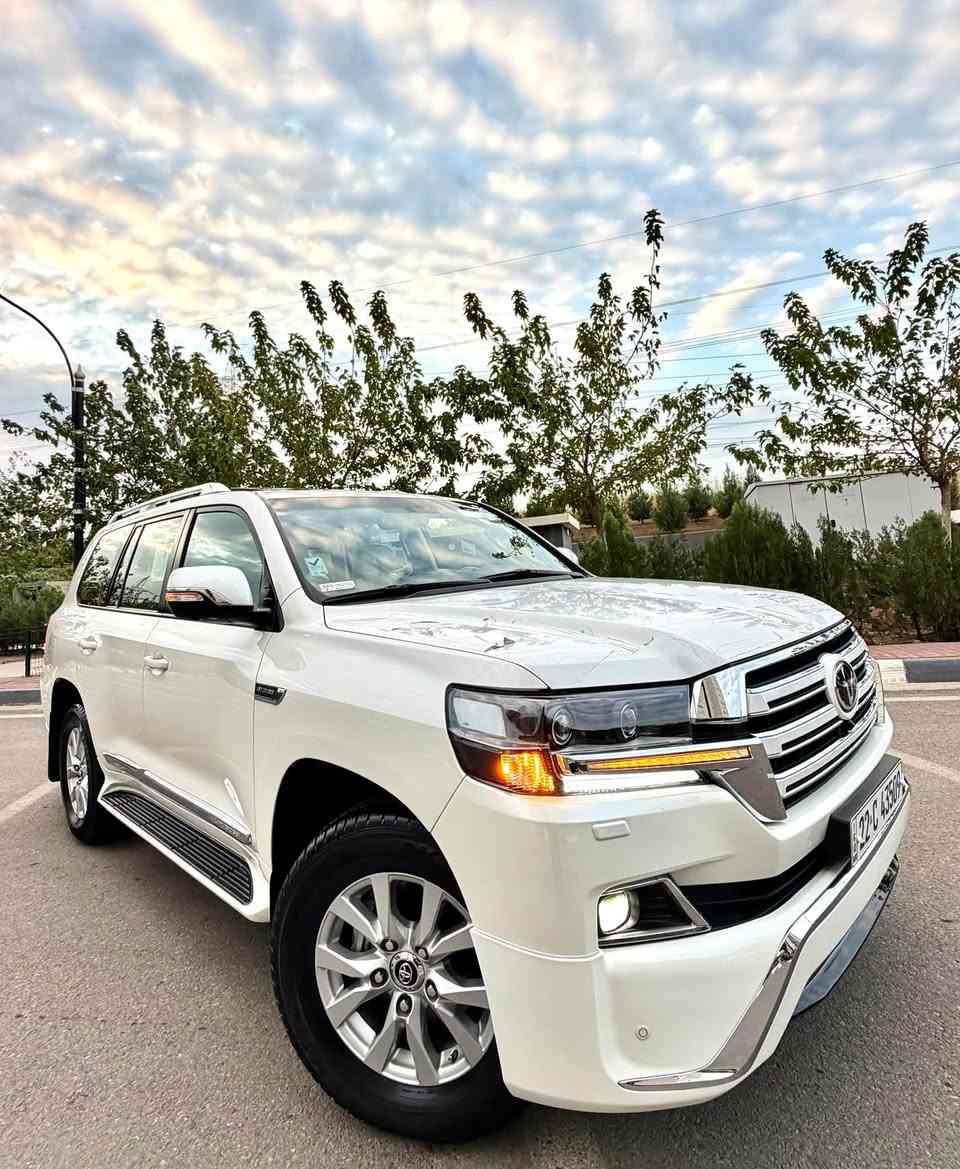 لاندكروزر • V8 ٤٫٦ • ١١٥ الف كم