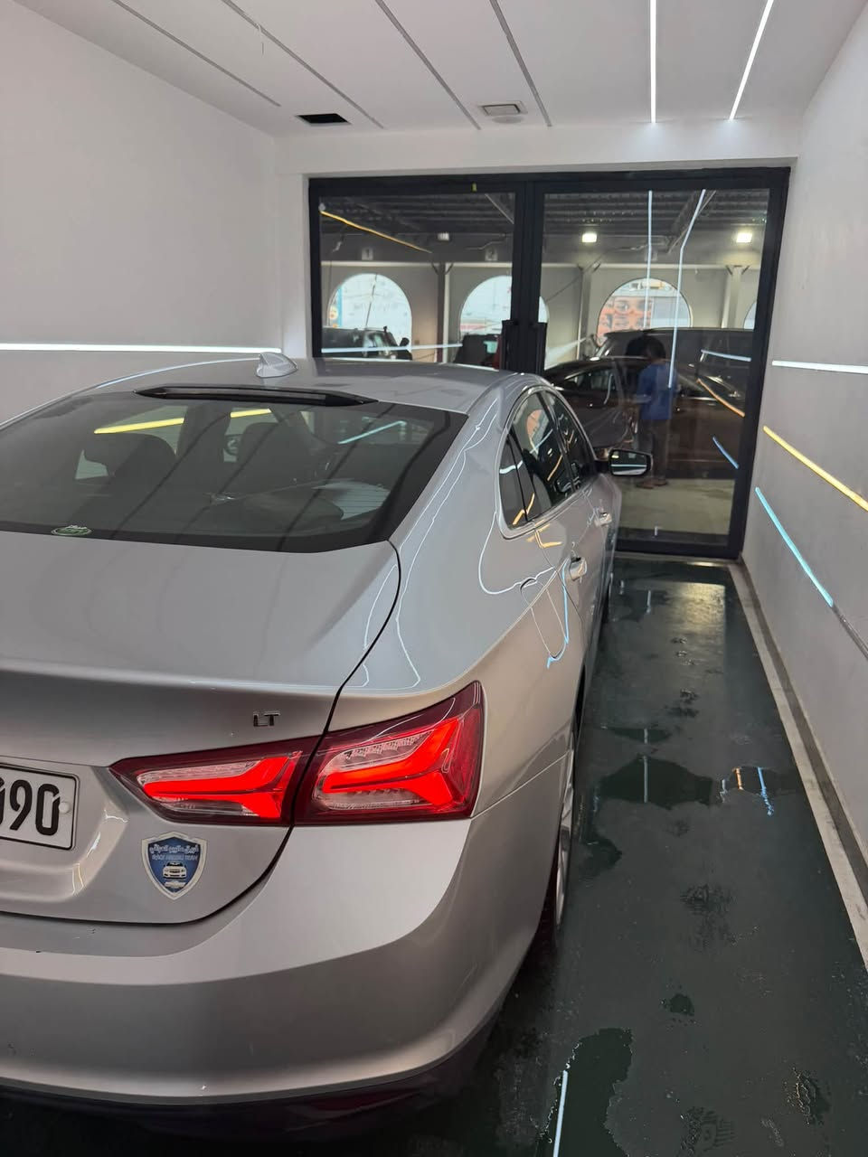 سلام عليكم
للبيع
ماليبو 2020
مواصفات LT المعروفة 
مكينة 1.5 Turbo
السيارة بحالة جداً نظيفة وايدي بيها وادامة كل ٦ اشهر  
مكينة وگير وراديتر كلهن بلادي ممفتوحات كفالة
فيول بمب جديد ، صدر بحالة ممتازة ، كهربائيات السيارة كلها سليمة

حادث السيارة جاملغ ايسر ، بالعراق بيها بارد بالجاملغ الايمن على گد شبر وهم موضح بالصور
سونار السيارة من المندلاوي جديد موجود بالصور
صور الحادث من جعفر ابو الشواصي جديد موجود بالصور
تقرير السيارة من امريكا موجود عندي للي يريده

السيارة ماشية 156 الف كيلو
مشي امريكا 90 الف كيلو

السيارة رقم اربيل سنوية بأسمي
مكاني بغداد شرط التحويل

السعر 115 ورقة

التفاصيل كلها موجودة بالصور ، الشراي يتصل على الرقم
***********
متواجد واتس اب

حياكم الله
