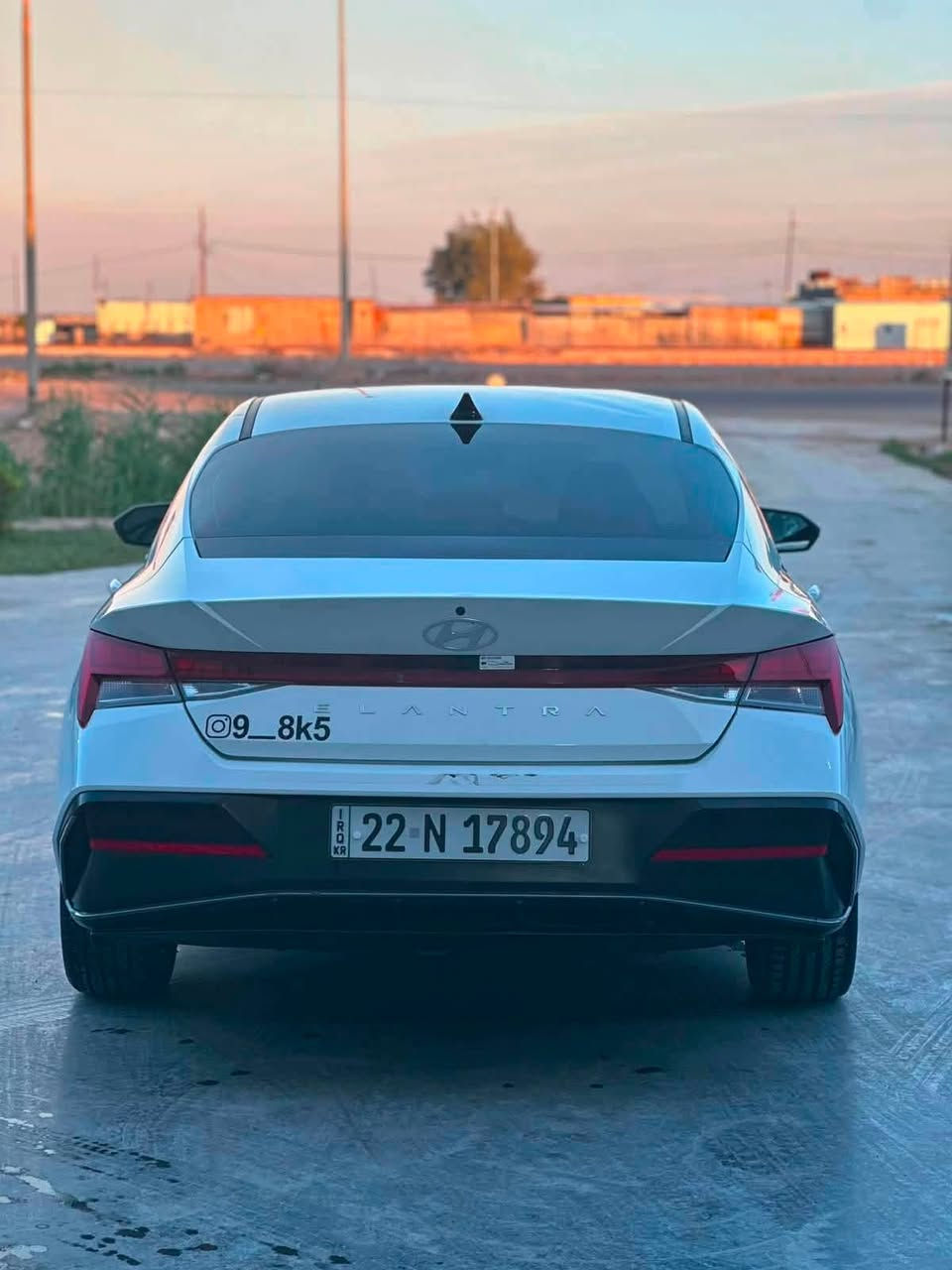 🚘 للبيع | هيونداي إلنترا SEL موديل 2025
▫️ الموديل: 2025

▫️ الفئة: SEL (مواصفات كاملة)

▫️ اللون: أبيض

▫️ الوارد: أمريكي 🇺🇸

▫️ رقم التسجيل: أربيل

▫️ الممشى: 29 ألف ميل

✅ محرك 2.0 لتر اقتصادي

✅ ناقل حركة أوتوماتيك IVT

✅ تشغيل بصمة + دخول ذكي

✅ تشغيل عن بُعد

✅ شاشة لمس

Apple CarPlay & Android Auto ✅

✅ كاميرا خلفية

✅ شاحن لاسلكي

✅ مثبت سرعة

✅ نظام المحافظة على المسار (Lane Keep Assist)

✅ نظام التحذير من الاصطدام الأمامي مع الفرملة التلقائية

✅ مراقبة النقطة العمياء

✅ جنوط ألمنيوم

✅ وسائد هوائية وأنظمة أمان متكاملة

✅ استهلاك وقود ممتاز

📌 تفاصيل الضرر :

* ضرر الوارد قطعتين فقط: البنيـد والجاملغ الأمامي من جهة الراكب.

* يوجد رصعات بسيطة بالقمارة ناتجة عن الشحن إلى العراق، وما زالت على حالها بدون تصليح.

✔️ السيارة نظيفة جداً، والفحص مفتوح بأي مكان للجادين.

💰 السعر المطلوب: (175ورقة) 17.500$ بيها مجال قليل.

📍 المكان: بابل-الحصوة

📞 للاستفسار الاتصال: ‭***********‬ بي واتساب
