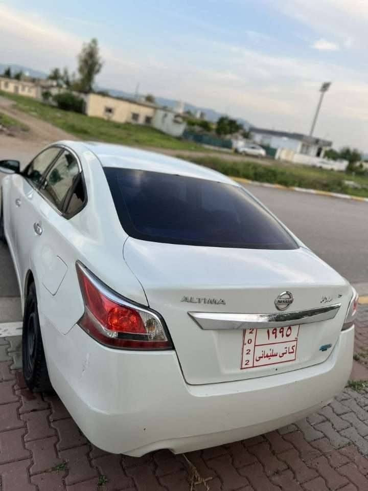 Altima2014
***********
سةيارةكة ليزةري دوبةية ناو زةردة گيرو مةكينة بةشةرت
سةيارةكة مالي دوستة سعري 57 گةلاو مةجاليكي برايانة
