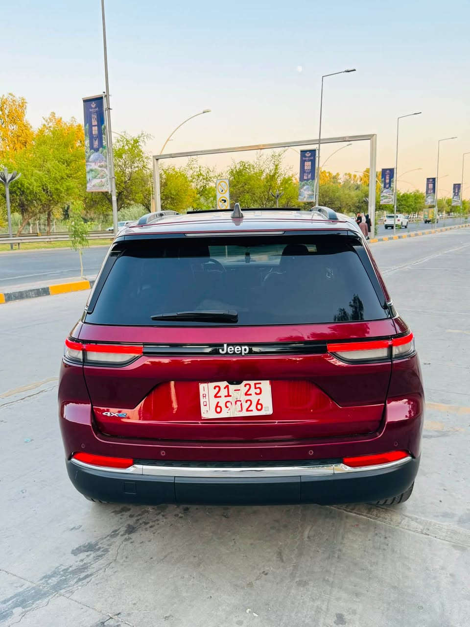 ‼️السلام عليكم للبيع ‼️
جيب بلكن هايبرد🔋موديل 2024 
السياره فول موصفات 
فور ويل 4x4
بانوراما 
كشنات جلد 
كشن هيتر 
ستيرن هيتر
تحديد مسار 
رادار جانبي 
سستم صوت الباين
اناره داخليه ليلية 
صندوق ذكي كهربائي 
وبعد بيها هواي موصفات 

واشتريت الها شاحنه 40 امبير انطيها ويا السياره هدية 

ويل كب سوميد و تخم تاير جديد قبل يومين شديته 

السياره تترقم محافظات شمالية 
بعدلها شهرين للترقيم 

ضرر السياره جاملغ امامي ونص البوند وحافة الباب النفر

مكان السياره موصل 

‼️💸 السعر 238$ ورقه وبيها مجال ومااعتقد اكو هيج سعر جيب بهل الموديل 

للاستفسار الاتصال على رقم 
*********** او واتس اب
