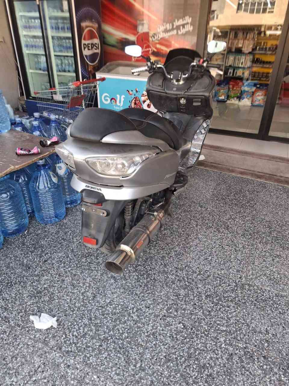 فورزه 08 للبيع السعر 850 وبيه مجال حك الجيه الدراجه 
مكان اليرموك *********** واتساب

