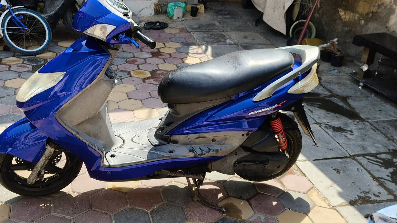 سكنس فحل ياباني كابريتر للبيع
مكينه مامفتوحه، وصل معرض موجود، كامله مابيها اي نقص.
نكره سلف بكل وقت، هندر شغال، كابريتر بلاديه.
كهربائيات كله شغاله (لايت عالي وناصي رماش، اشاير، هورن، دبل اشاره).
حساس بريك وحساس انقلاب، دشبول كله شغال (سرعة وبانزين).
شلعه ومعدل تعبر 100، تاير خلفي جديد جلاتين.
قبل سبوع مسوي ادامه كامله للكلجات، دواخل ملحه.
دبلات بلاديه ماتحس بطسه ابد، دهن مالته كله امزويل.
يدات بريك رياضي اصلي لون ازرك، قايش رياضي اصلي شركة NCY.
​سعر الدراجه 950 الف وبيه مجال للشراي
مكاني ناصريه مركز
***********
