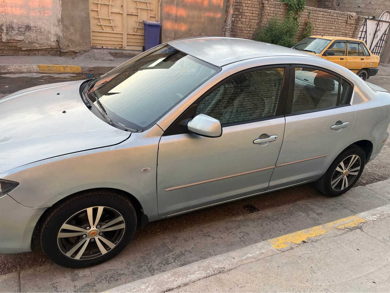 مازدا 3  ياباني موديل 2008

وارد خليجي محرك 1600

سيارة بلادية بدون صبغ فقط ربع جاملغ امامي مصبوغ 

سنوية ل 2028 باسمي

 رقم بغداد انكليزي هزة جديدة

محرك كير خير من الله 

تبريد شغال تدفئة 

كهربائيات كلهة شغالة 

السعر 50 $

بغداد فلكة حي النصر 
هاتف *********** بغداد, العراق
