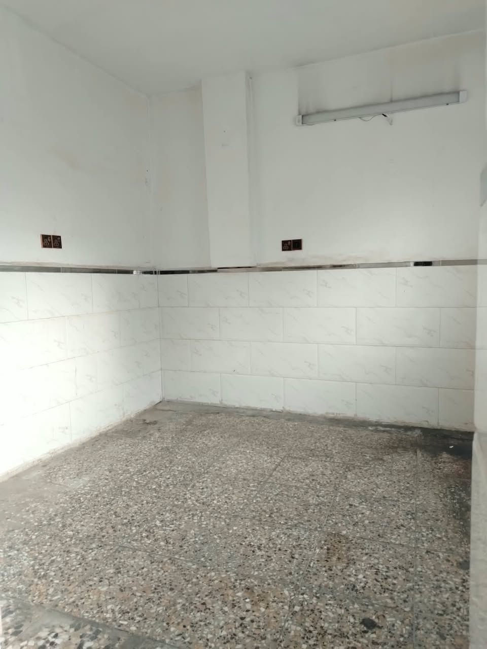 بيت للإيجار • ٧٠م • الشعب