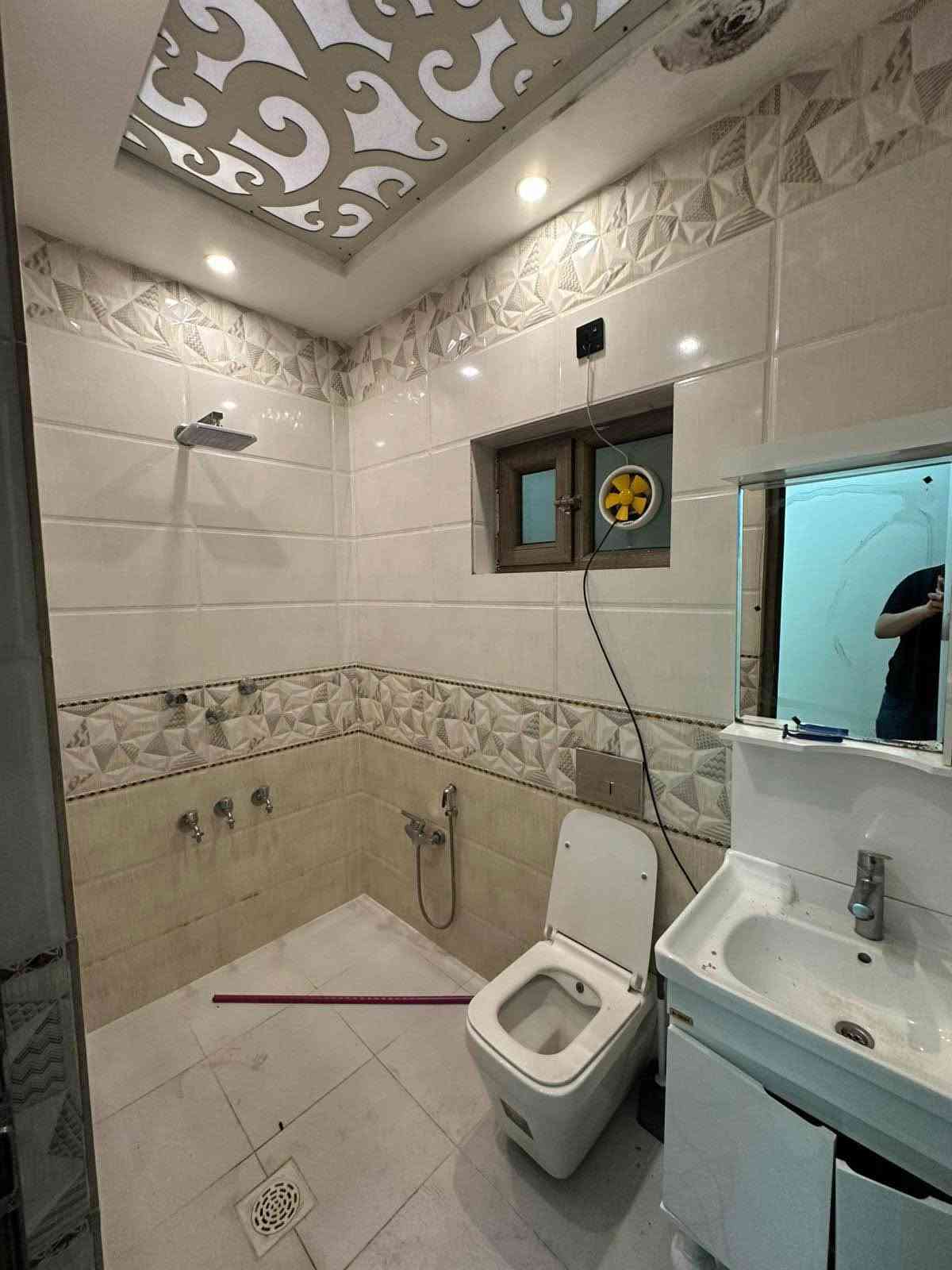 🏡 للإيجار في السيدية | فرصة مميزة

📍 الموقع: السيدية – الضباط – فرع جامع الأقصى
📐 مساحة العقار: 100 م²

✨ مواصفات العقار:
• 3 غرف نوم 🛏️
• صالة واسعة ومريحة
• مطبخ
• خدمات عدد (2)
• توزيع عملي ومناسب للسكن العائلي

💰 بدل الإيجار:
1,250,000 دينار شهرياً
مع مجال بسيط

📞 للتواصل والاستفسار:
***********

📍 أو تفضلوا بزيارة موقعنا:
السيدية – شارع الامن

🏢 شركة قمر للوساطه العقاريه بغداد, العراق
