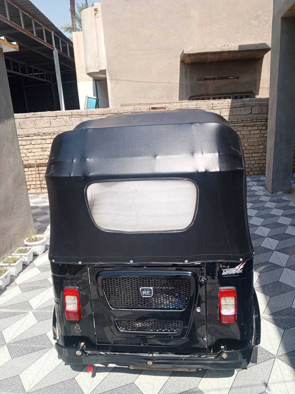 سلام عليكم تكتك موديل 22 شهر عاشر رقم سنوية للبيع مو شراي لا يخابرخاص ما ارد الاتصال عي هذا رقم ***********
