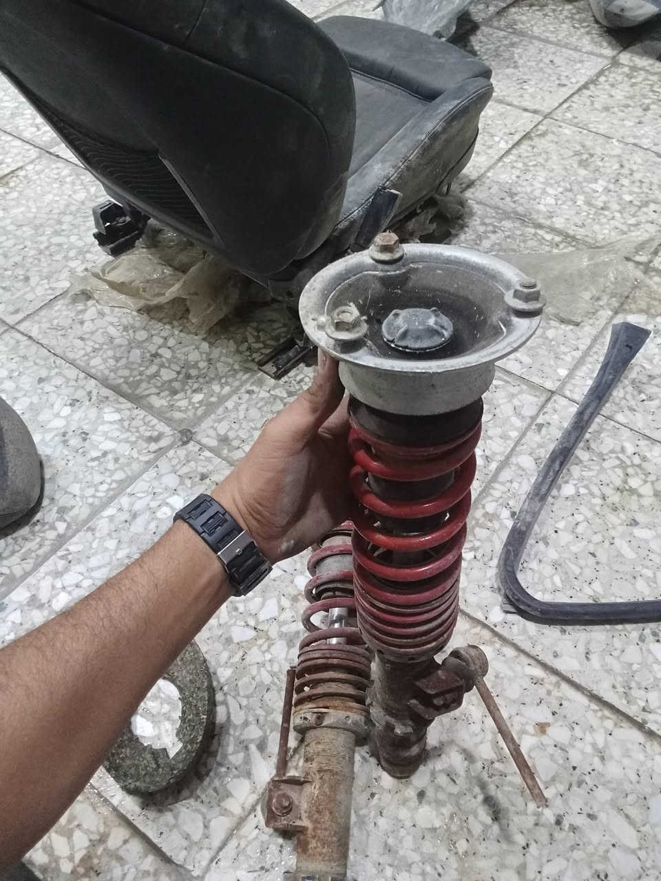 غراض bmw e 46 حجم 300
السلام عليكم شباب شلونكم اغراض ما مشدودات في العراق نهائيا ومتروكات الغراض لسبب انباعت السياره كنت جايبهن الها  موجوده ببغداد واني سكني ميسان اللي يحب يتصل متوفره هوايه اغراض الاي 46 اللي يريد يكول 
*********** سيف

