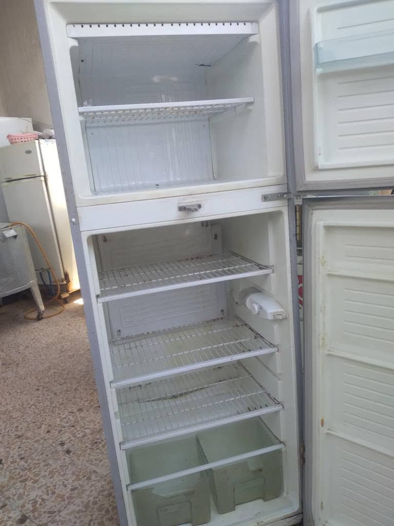 السلام عليكم ثلاجه نضيفه ما بية اي ضرر شغاله شرط الشغل تبريد فول ثلاجه 16 قدم ما داخله تصليح ابد نضيفه عنوان ابو رمانه العوفيه يم حسينيه الرسول الشراي يتصل على رقم *********** عمارة, ميسان
