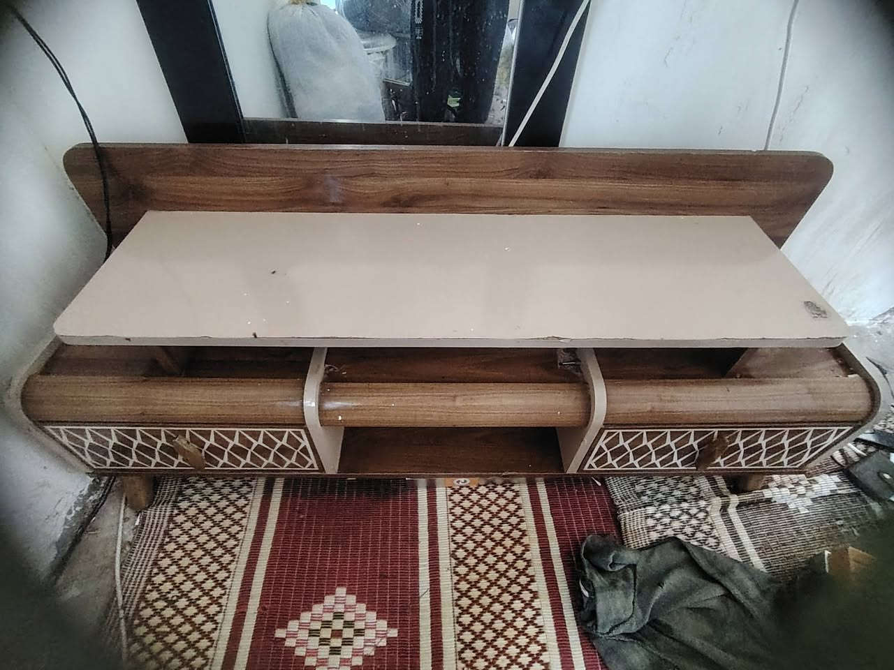 ميز بلازما • جديد • بيع مستعجل