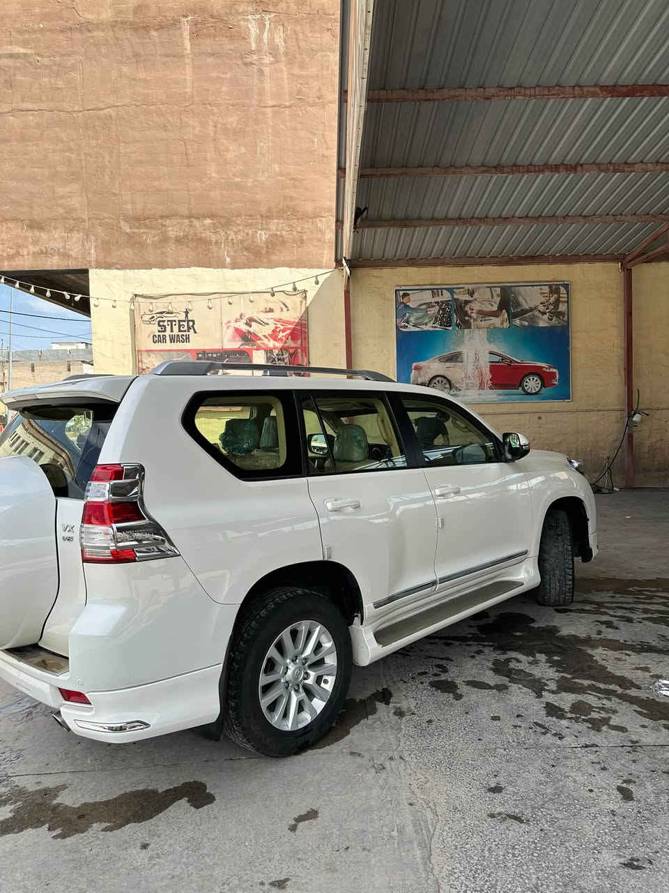 السلام عليكم للبيع برادو 2017 vx باب اول اربع كامرات وجميع المقاعد كهرباء حتى الخلفيه السياره فول مواصفات ماشيه 100 الف كم حقيقي السياره مكفوله من الصبغ والبارد السياره رقم بغداد بأسمي سعرها 355 
***********
