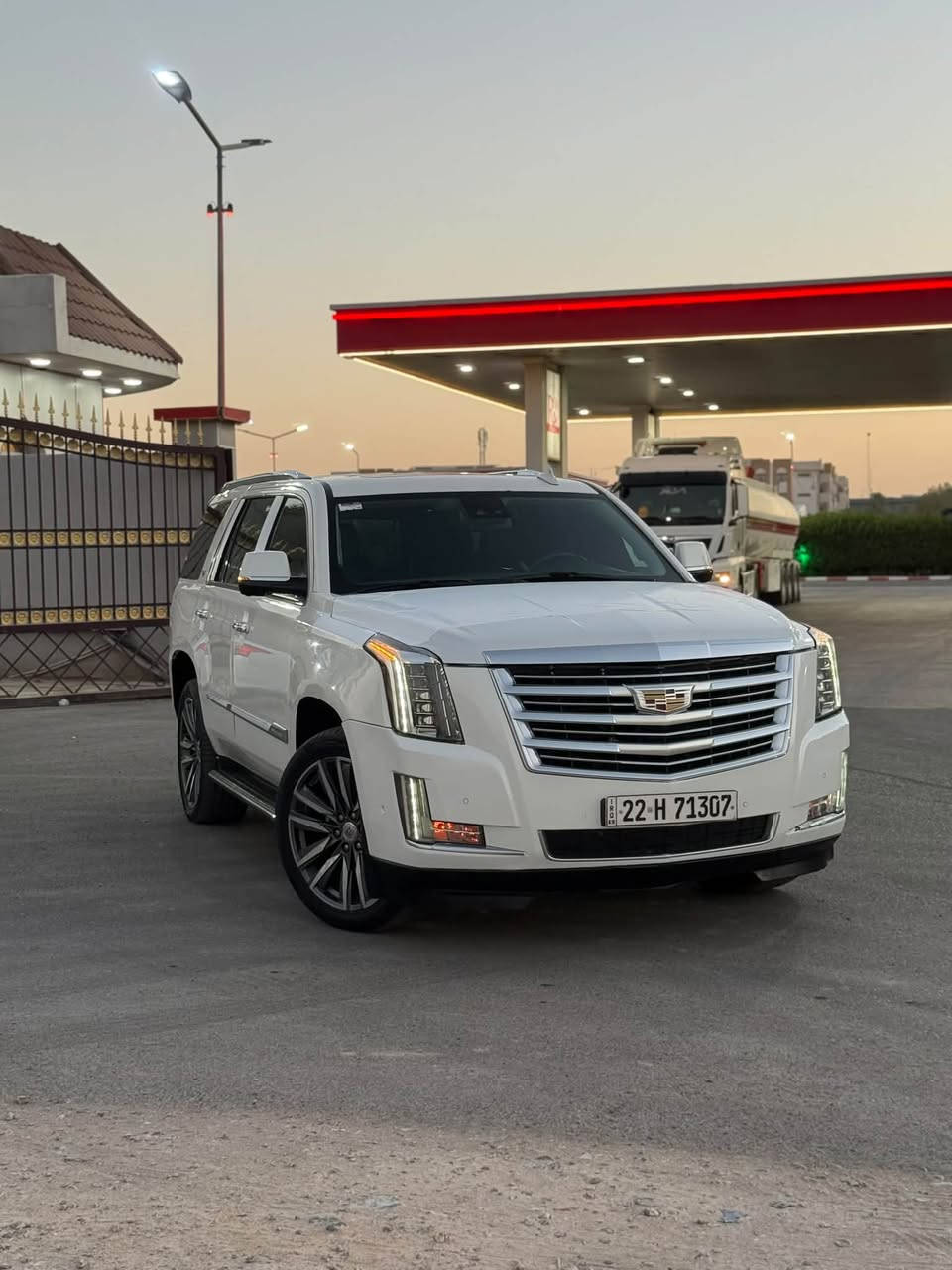 السعر 238🌹
بيع او مراوس 

كديلاك سكالد 2020 اصل( بتره ) مو طويله
فوول اعلى فئه 

رقم أربيل انكليزي بأسمي شخصياً
تحويل او وكاله حاضر 

السياره كير مكينه حداديه. صيانه كامله. من الدعاميه لدعاميه. وما مشتغله خط نهائياً
استخدام شخصي 

ماشيه 100 الف Km حقيقي مو (mi)

لد امامي. مميز.  لايت 6 عدسات زنون 
كشن مساج. 
جميع الكشنات. كهرباء  
4 شاشات 
بانوراما
داتاشو 
كشن رجاج
5 بصمات
تشغيل بعد 
جنطه ذكيه 
مكينه 8 سلندر  6200 
مري شفط 
شاحن. 
وباقي الموصفات المعروفه لسيارة 
لا تعد ولا تحصى

محرك وكير وحداده وتبريد مكفولات
تخم تاير جديد 
بيه ويل مال 2024 حجم 22 جديد اصلي

اخوان السياره بيه صبغ بدون ايرباك شرط
شواصي ولغود وتكم كفااله
بجم كبس ع وضع الشركه

جاهزة وبدون نقص وبلعافيه ع الياخذها 🌹

السعر 238🌹
بيع او مراوس 

***********
مكاني النجف / الكوفه
