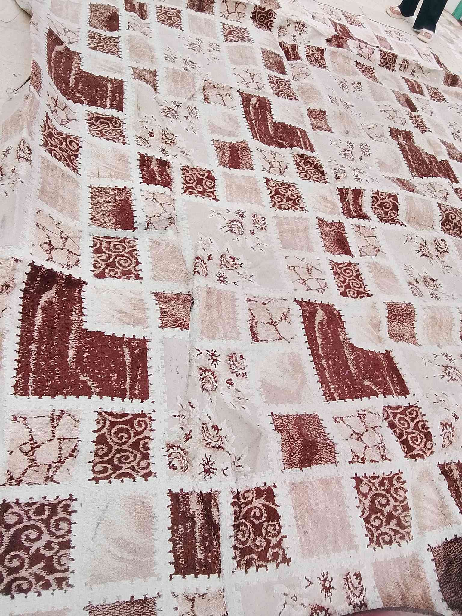 بساط ومحافير للبيع
الاسعار مختلف والاحجام مختلف. خذ صوره و ع خاص 
تبدي الاسعار من 5الف الئ 35الف حسب الحجم 
عنوان موصل حي البكر
