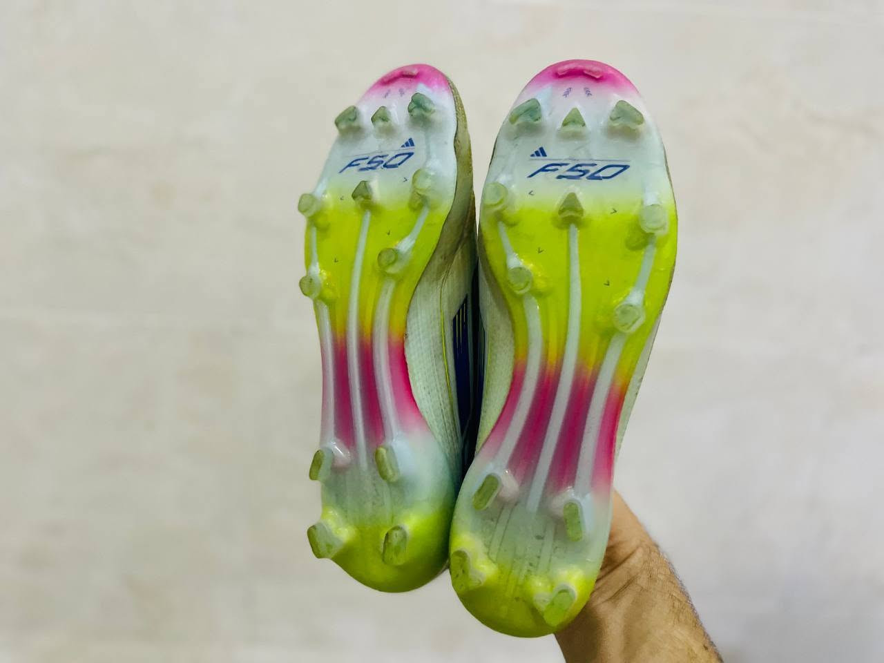 Adidas F50
باله أوروبي 
درجة أولي 
مخيط داخلي 
وزن خفيف 
قياس 40.5
توصيل موجود 
مكاني: السليمانية/كلار 
رقم او واتس اب:***********

