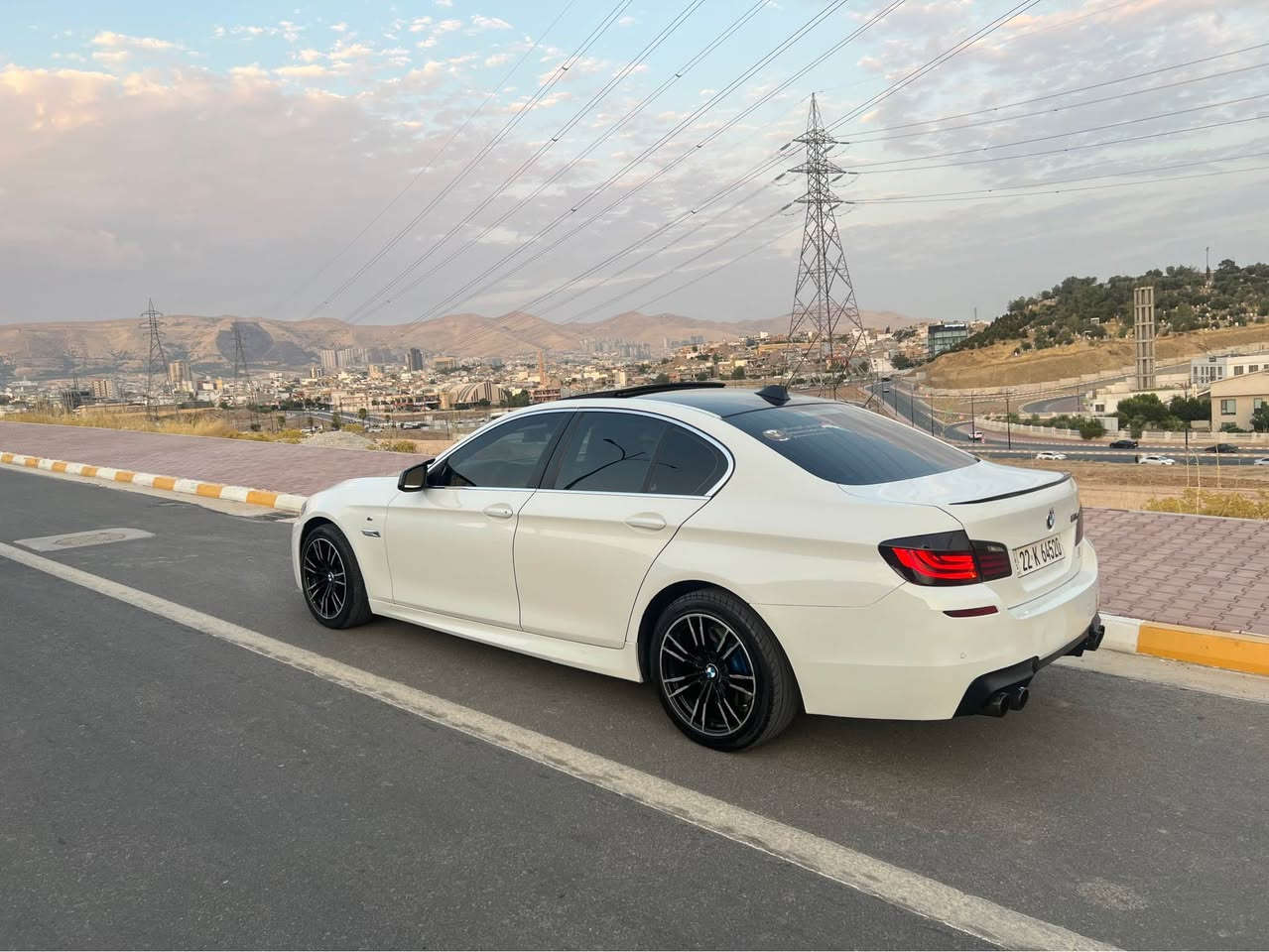 BMW F10 2011 
خةليجی عڕوش فول مواسةفات كامل M 
سالصاي سپؤرت دةعامي بؤ دةعامي بة شةرت مةكينة مةرخوبي نؤضل كورت گيرو مةكينة بة شةرت 
*********** السليمانية, العراق
