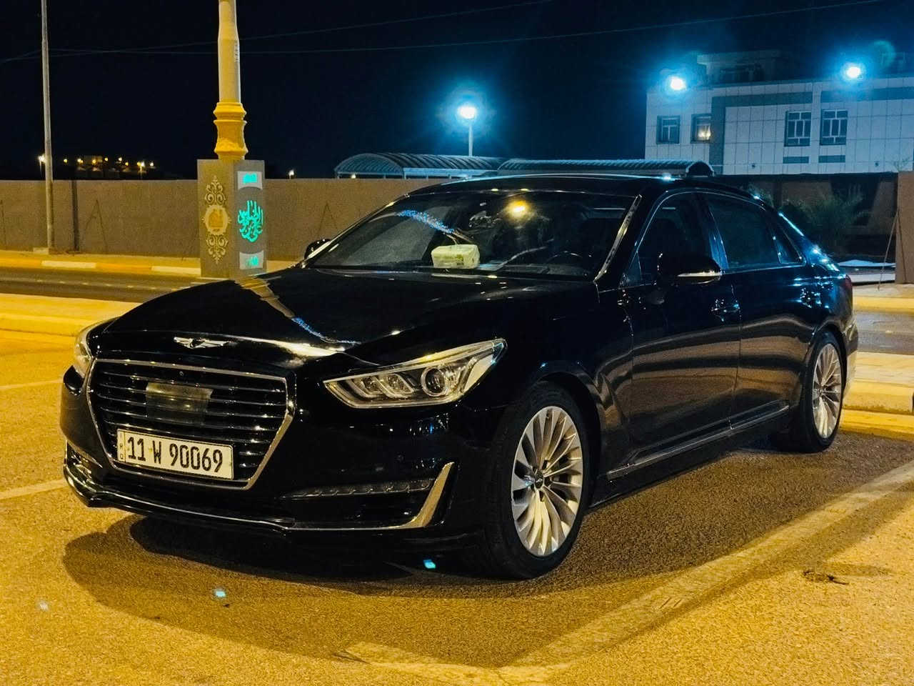 جنسيز G90 • ٢٠١٧ • V8 ٥.٠