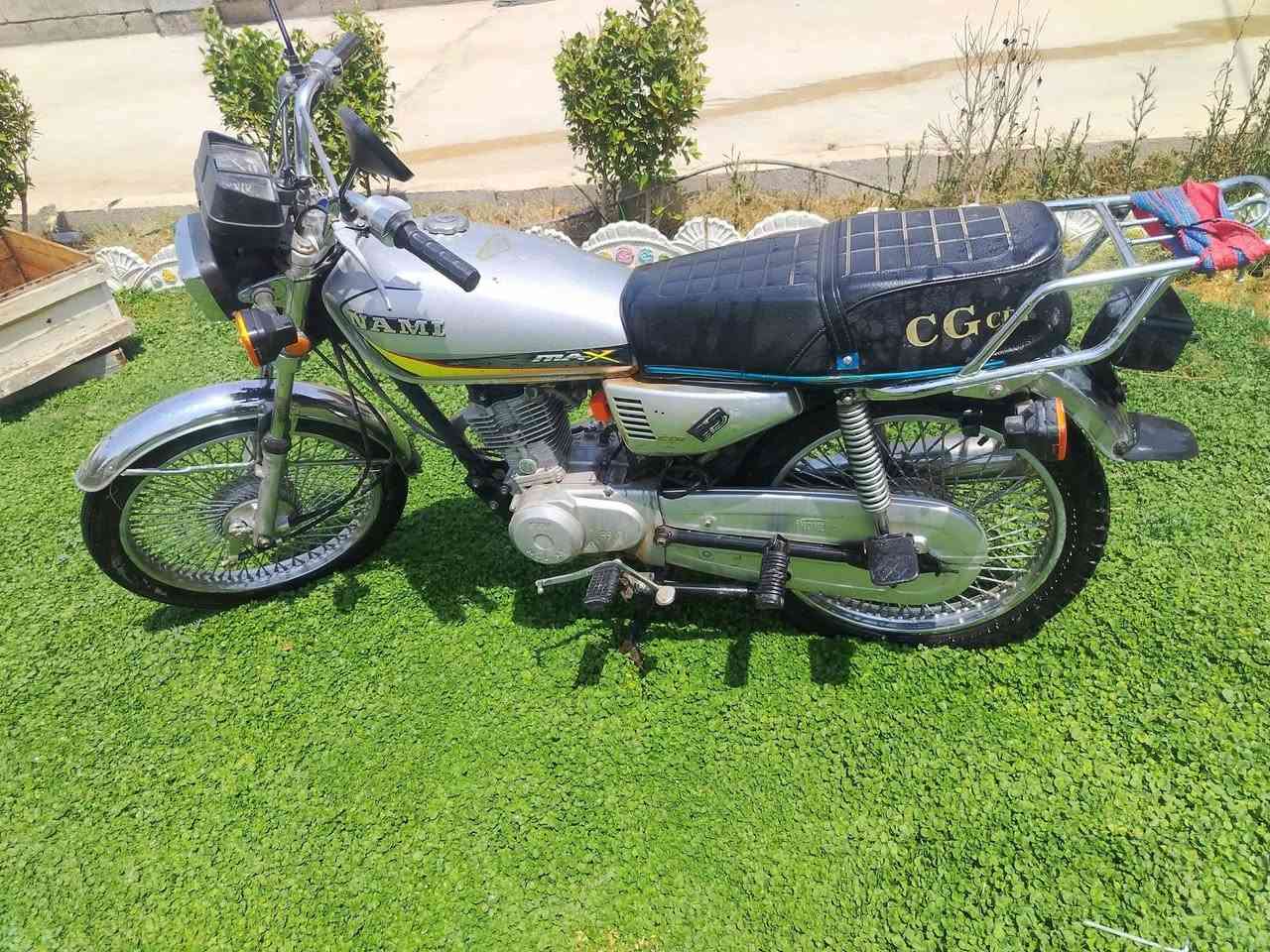 ماطور للبيع 4 كير محرك مجفت مابي اي نقص كله شغال سعر 360 بيه مجال قليل ***********

