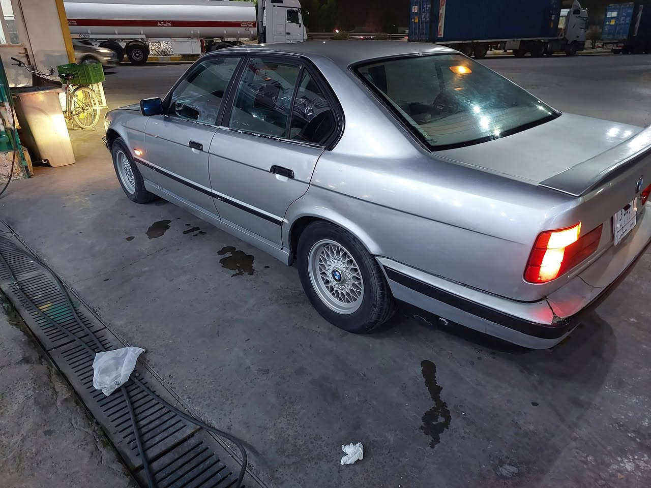 السلام عليكم....
للبيع Bmw 525 1991 
ضفيرة وعقل جديد 
ادامة كاملة لمنظومة البنزين
مشدود عليها منظومة غاز المانية
التبريد شغال
كهربائياتها مابيها جطل
الكشن الخلفي سليم
الكشنات الامامية بيها شك بالكعدة
رقم بغداد مشروع وطني 
متوفر واتساب ***********
السعر ٣٥ ورقة
مكان السيارة بغداد الدورة
