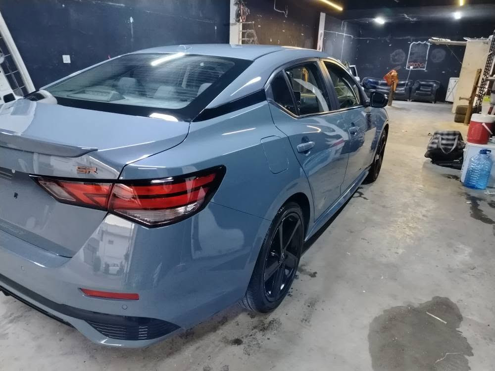 سلام عليكم اخوان للبيع نيسان SENTRA موديل 2024 مواصفات SR ماشي 7000 الف مايل لون مميز سمنتي  سياره بدون صبغ بدون دواخل شرط نقطه دواخل مابي بدون فتح اي برغي شرط بجم كبس لايت بلادي مالتها حتا عاميه بلادي مالتها بدون صبغ سياره خير من الله بدون اي نواقص كولشي بيها شرط فحص صور حادث موجود داخل منشور مكاني كركوك ملاحظه سياره كاتي تترقم شمالي ويها 3 شهر للترقيم  ارباكات كلها تبديل بلادي شرط فحص وصل سونار هم موجود *********** كركوك, العراق

نص مكتوب في الصور:
- 49229436
- 38275436