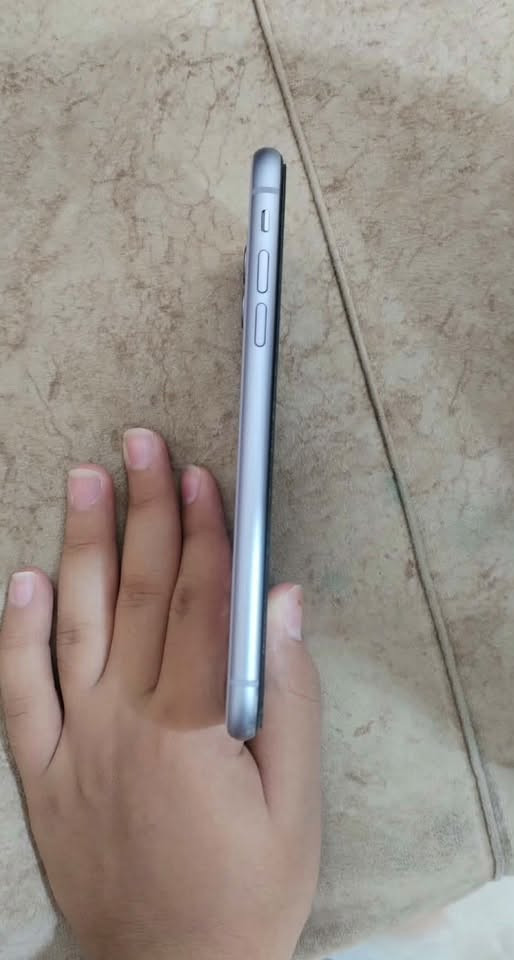 السلام عليكم أيفون 11 كامرتين نضيف جدا  وتربرو  للبيع واتواصل على الرقم *********** متواجد أنصال وا واتساب
