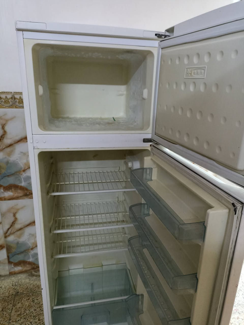 ثلاجه بيكو جديده تجميد ثلج سعرها 150
***********
