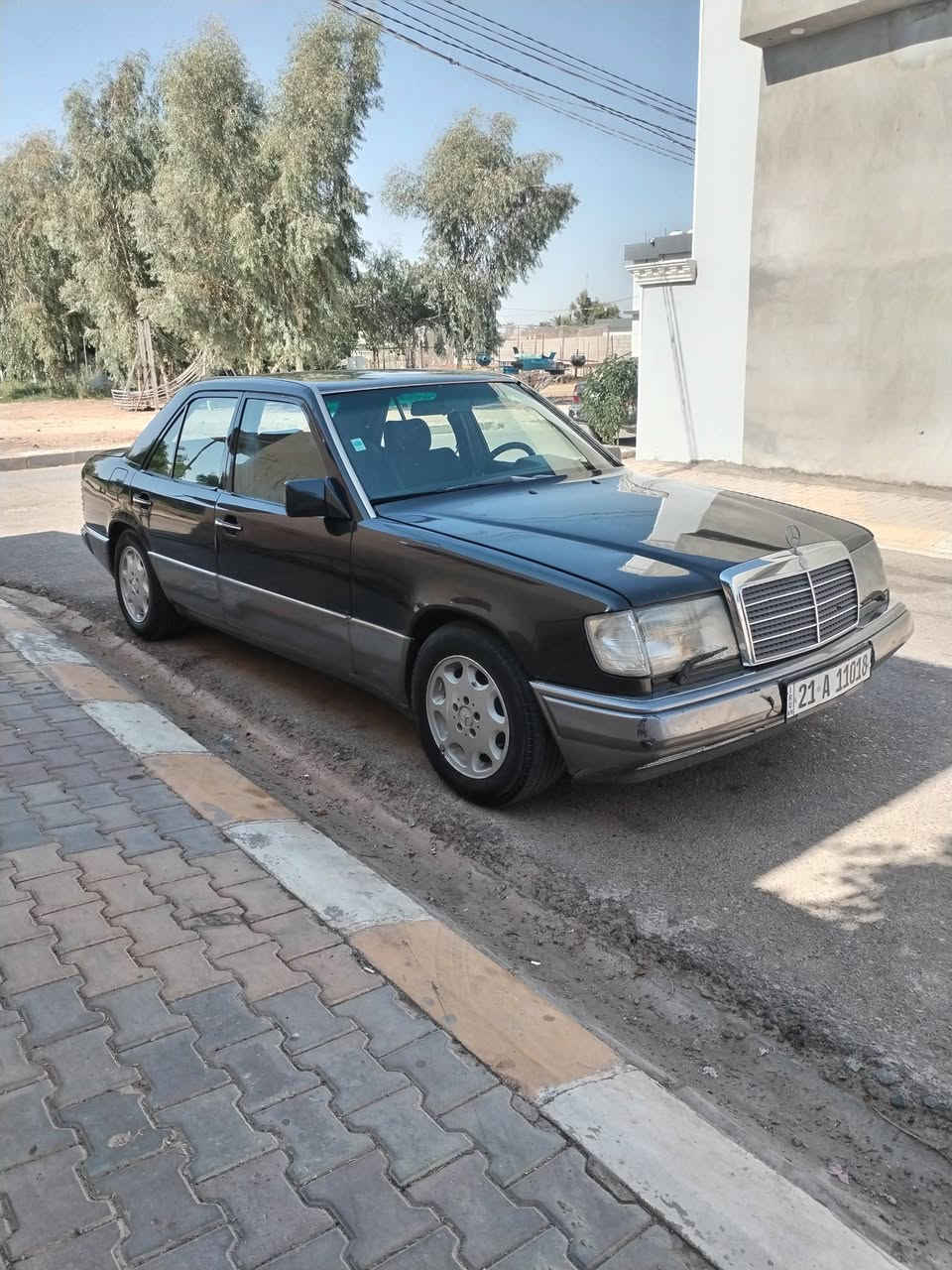 السلام عليكم 
مارسيدس دب موديل 1988  محوره گير و محرك بطة 3000 تبريد تدفئة جامات امامية كهرباء و تحكم كشنات كهربائي مصبوغه عام للجمالية غرفة جديدة رقم سليمانية سنويه لحد2028 بأسمي شرط تحويل ثاني يوم سياره مال جناي نظيفة ما ناقصها شي سعرها 78 وبي مجال بسيط مكاني ديالى ناحية السعدية….  للاستفسار هذا رقمي *********** وموجود عالماسنجر والواتس اب
