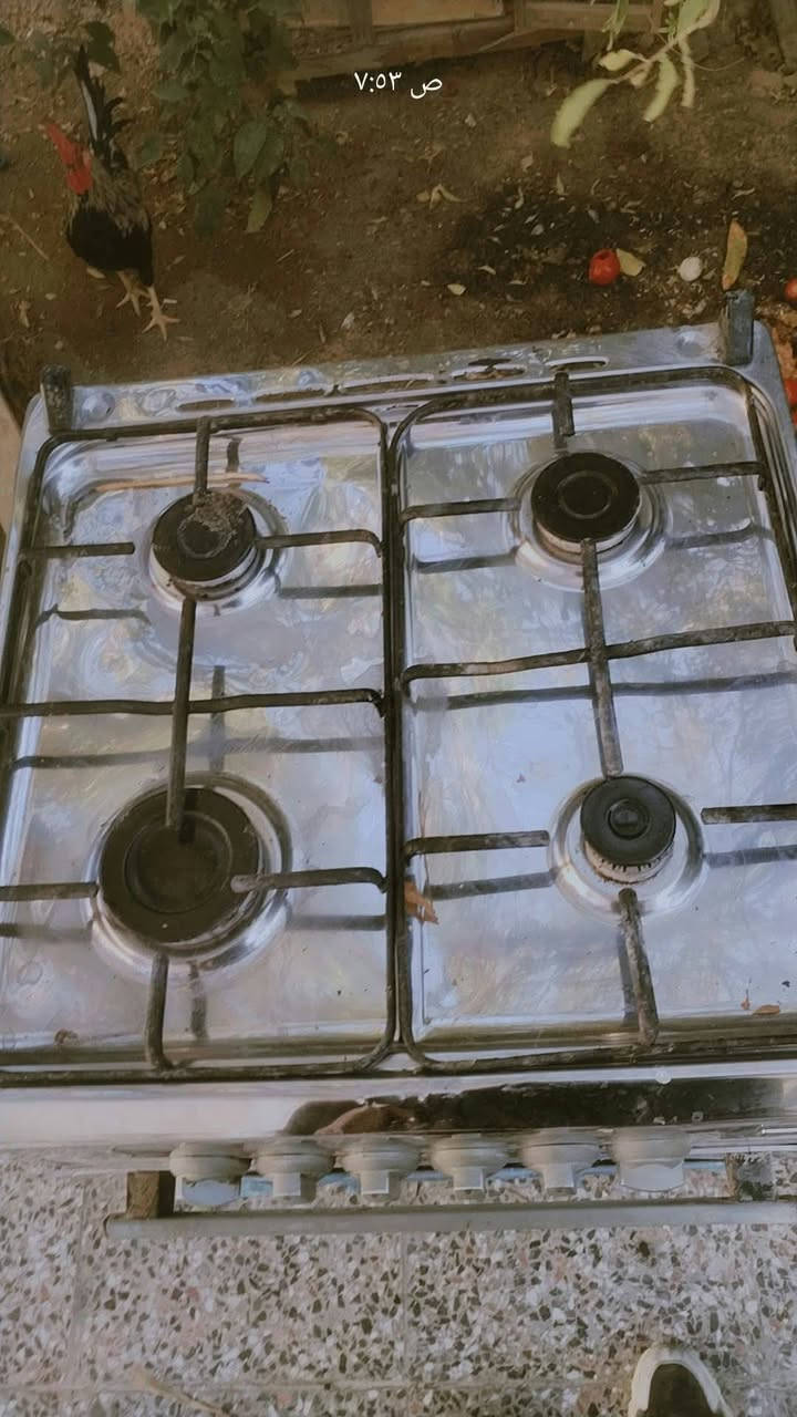 طباخ ٤ عيون • ثلاجه • شغال