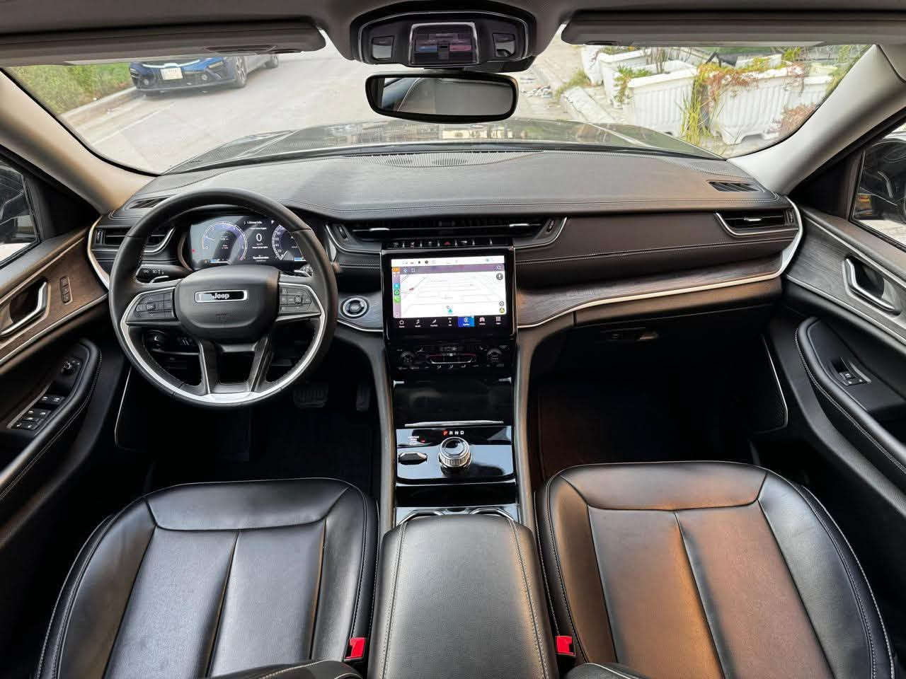 من رخصة الادمن
جيب كراند شيروكي لمتد
الموديل : 2023
المحرك:V6, 3.6L
السياره : 5 راكب المرغوب 
اللون :اسمنتي و النيكل و كل التطعيمات بلاك
رقم بغداد بسمي تحويل ثاني يوم
المواصفات :دفع رباعي 4x4
* قيادة ذاتية عند المنعطفات.
* رادار امامي مع مانع تصادم. 
* تحذير الخروج عن المسار. 
* مستشعر نوم السائق مع نظام التوقف الآلي. 
* تحذير النقطة عمياء  .
* إنارة محيطية 
* شاحن موبايل وايرلس. 
* تعديل وضعيات مقود السائق
* ويل قياس 20 انج.
* شاشه كبيرة 10.1 انج. 
* نظام الخرائط (GPS).
* عرض خرائط الطريق على لوحة القيادة.
* المصابيح الأمامية LED. 
* كشافات ضباب
* تشغيل عن بعد.
* الصندوق الخلفيي كهربائي.
* ذاكرة لحفظ وضعيات الجلوس للسائق.
* المقاعد الأمامية كهربائية.
* المقاعد الأمامية تبريد وتدفئة.
* المقاعد الخلفية تدفئة.
* حساسات امامية خلفية. 
* مكيف خلفي مع وحدة تحكم منفصلة. 
* تدفئة ستيرن. 
* مانع تصادم خلفي.
* محدد سرعة. 
* نظام التشغيل والاطفاء الاوتوماتيكي .
* نظام بريك اوتماتيكي.
وبعد بيه هواي مواصفات.
حادثها جانبي بالباب
سياره مسويله صيانه دهن وفلتر ومابيه اي نقص
مكاني البصرة
سعر السيارة 305 ورقة امريكي و بيها مجال بسيط 

اتصال  👈 ***********
