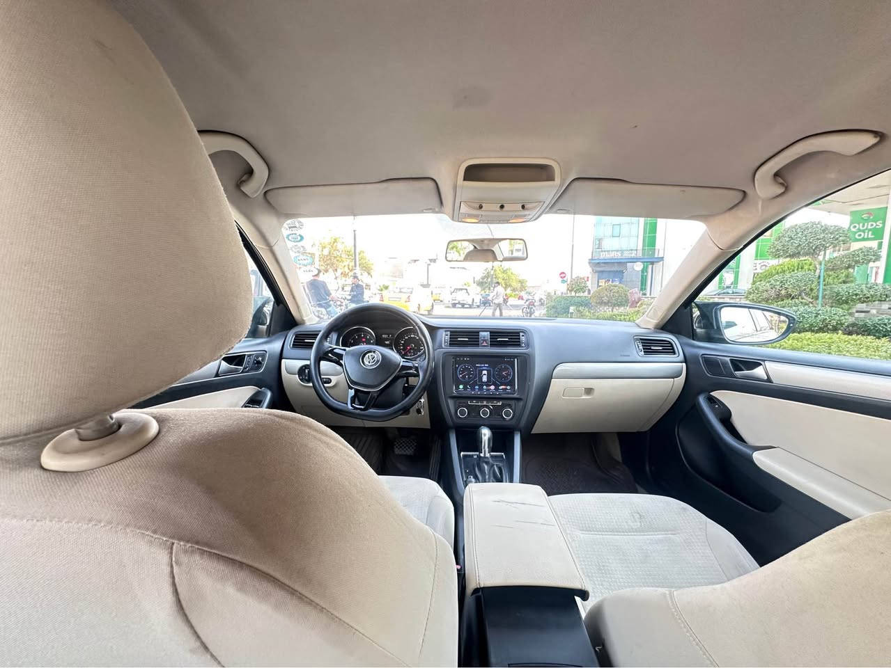 سلام عليكم للبيع Volkswagen  موديل 2016   رقم اربيل رقم سنويه كوله جديد سياره باسمنا
موصفات السياره خليجي
محرك 2000 تنفيس طبيعي 
كير 6 نمرات 
قطعتين تبريد ثلج
مثبت سرعه 
داخل كريمي 
شاشه وكامره 
منظومه زينون 
سياره لايت +  اتو ماسحات اتو 
سياره بيه قطعه ونص صبغ بجم كبس خلف كبس
3 تعديلات بارد صغار كلش
سياره جاهزه من كل النواحي  مابيه نقص 
السعر 97وبيه مجال للشراي
الاستفسار *********** كركوك, العراق
