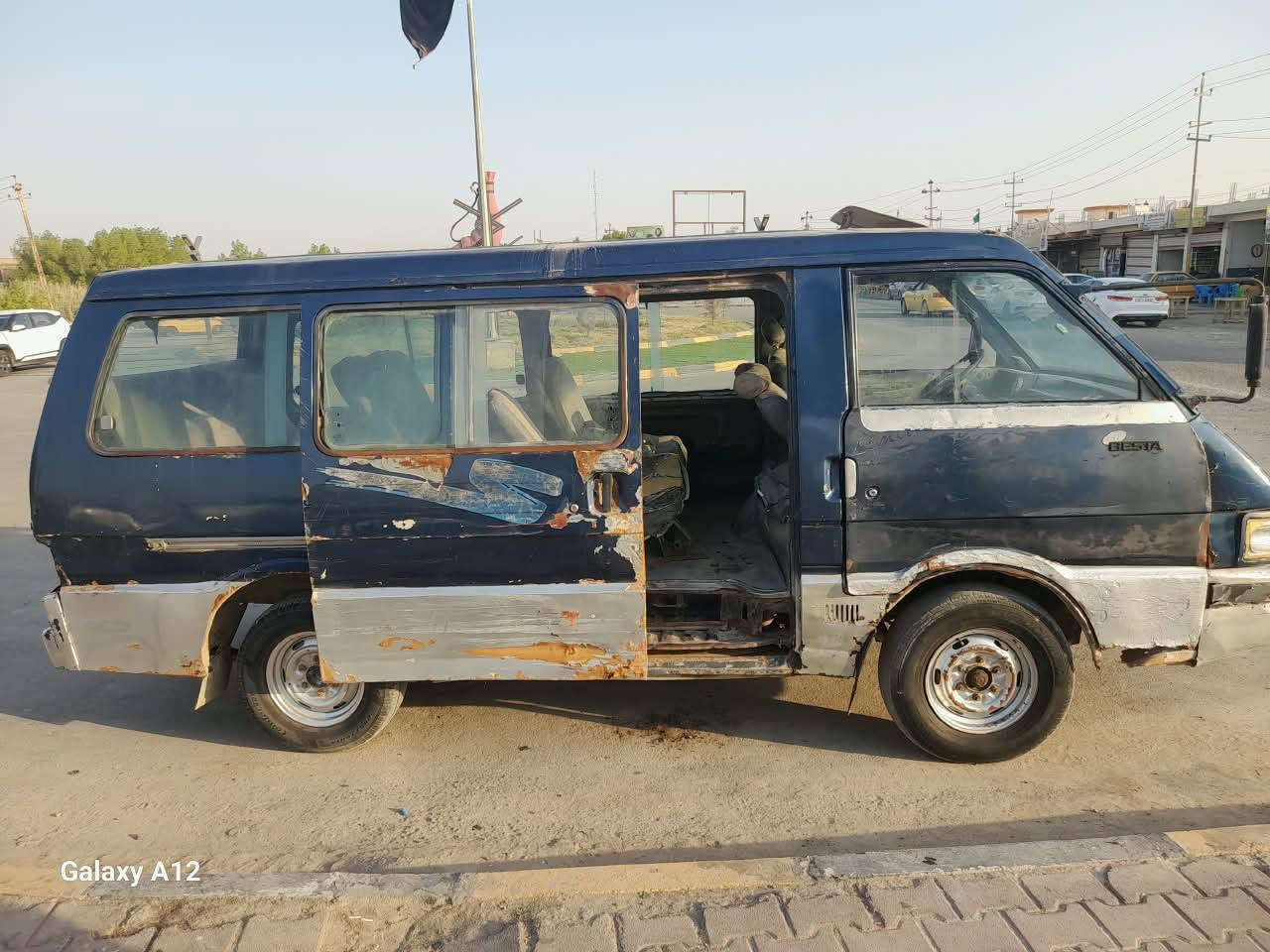 السلام عليكم كيه بسته للبيع موديل ١٩٩٥ گيرها ما بيه شيء محرك ما بيه شيء صدرها ومشطها زينات السعر ١٥ ورقة وبية مجال للشراي مكاني محافظة الديوانية قضاء الدغارة للاستفسار ***********
