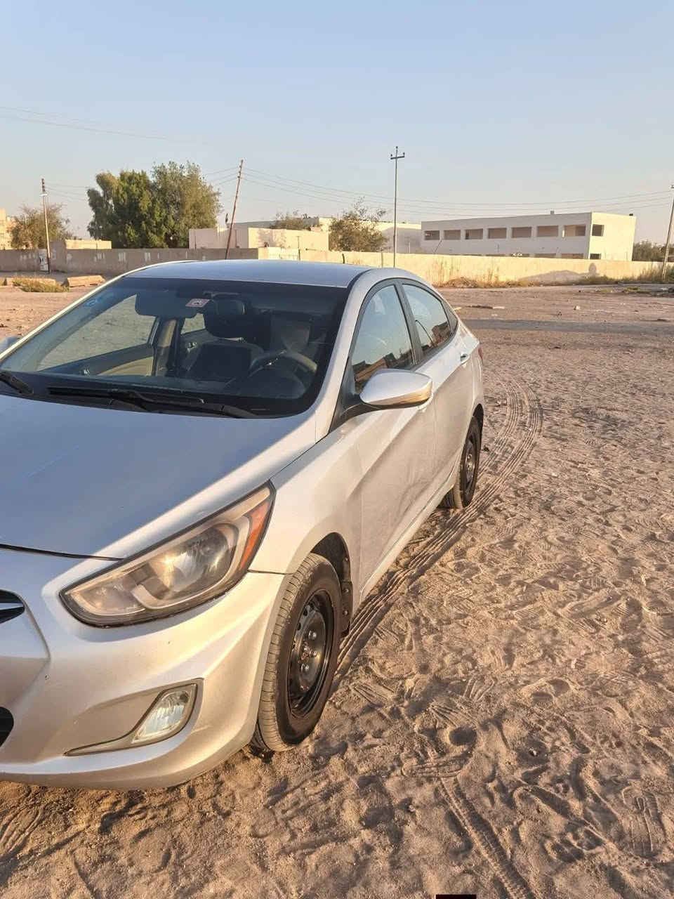 السلام عليكم تم تخفيض السعر بسبب الاستعجال في البيع
اكسنت خليجي موديل 2015 
كير ومكينه وصدر وتبريد نضيفات كلش 100%
اريدها ب40 قفلها من الاخير 
مكاني بغداد سبع البور 
 ***********
المعلومات موجوده بل سونار
