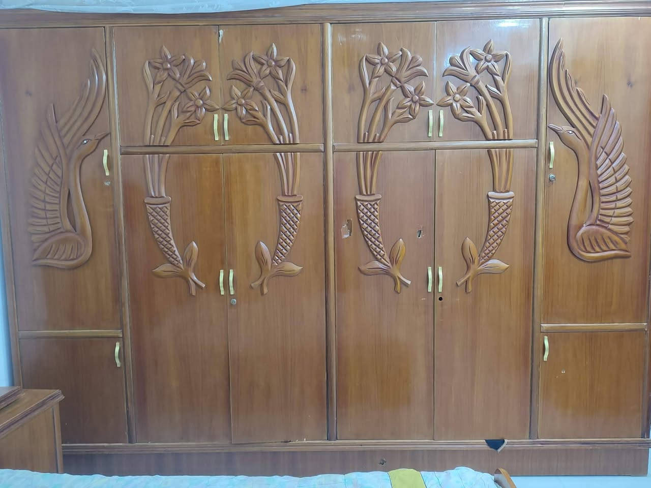 السلام عليكم غرفه اخشاب صاج للبيع بيهه ضربات قليله السعر 600وبيهه مجال ***********
