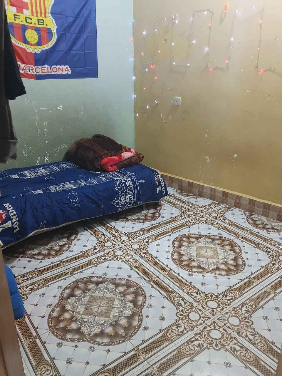 السلام عليكم 
بيت للبيع في قضاء بلد حي الامير المساحه 115م
سند زراعي تحويل مباشر 
يحتوي على غرفتين نوم وحده كبيره اوحده اصغير بي استقبال اوصاله اومطبخ اوصحيات داخليه اوخارجيه
للاستفسار الاتصال على هذا الرقم 
***********
