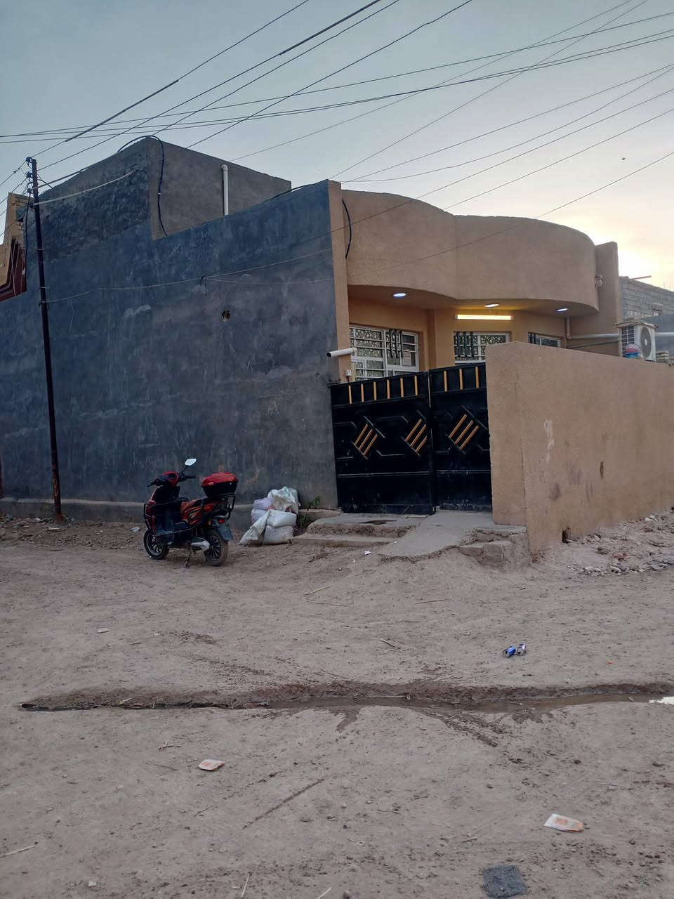 حي القادسيه الثانيه • ١٠٠م • ركن على شارعين