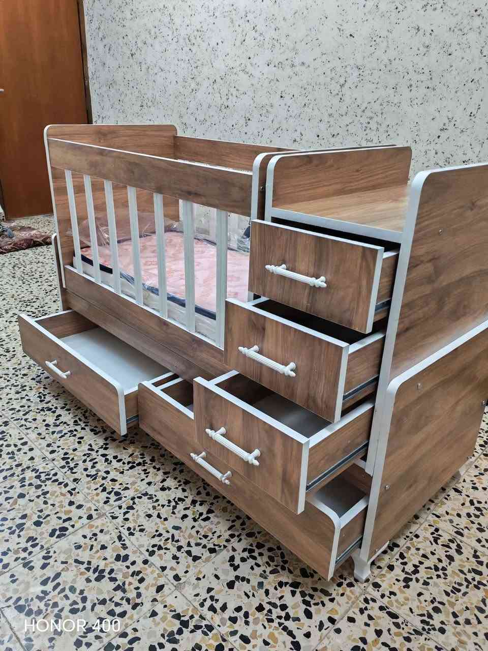 سرير اطفال جديد ١٠٠سم و١٢٠سم و ملحق تركي الثقيل، ***********/*********** موصل, نينوى

نص مكتوب في الصور:
- HONOR 400