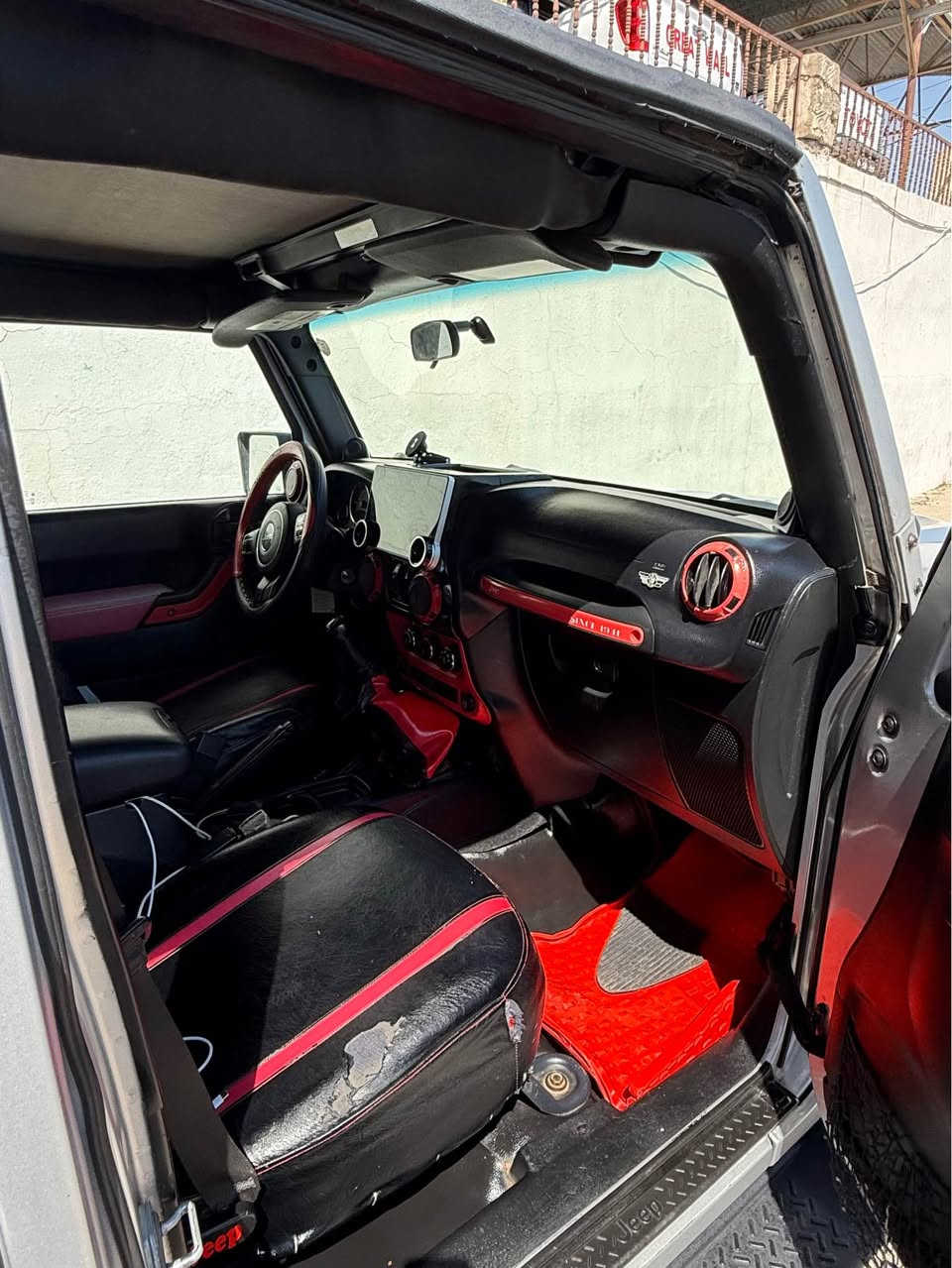 جيب رنگلر ٢٠١٢ گير عادي 4x4 v6  سياره گير محرك دبل اكسل بشرط سنوي جديد رقم دهوك سعر ١٢٨ ورقه عنوان زاخو رقم هاتف *********** زاخو, دهوك
