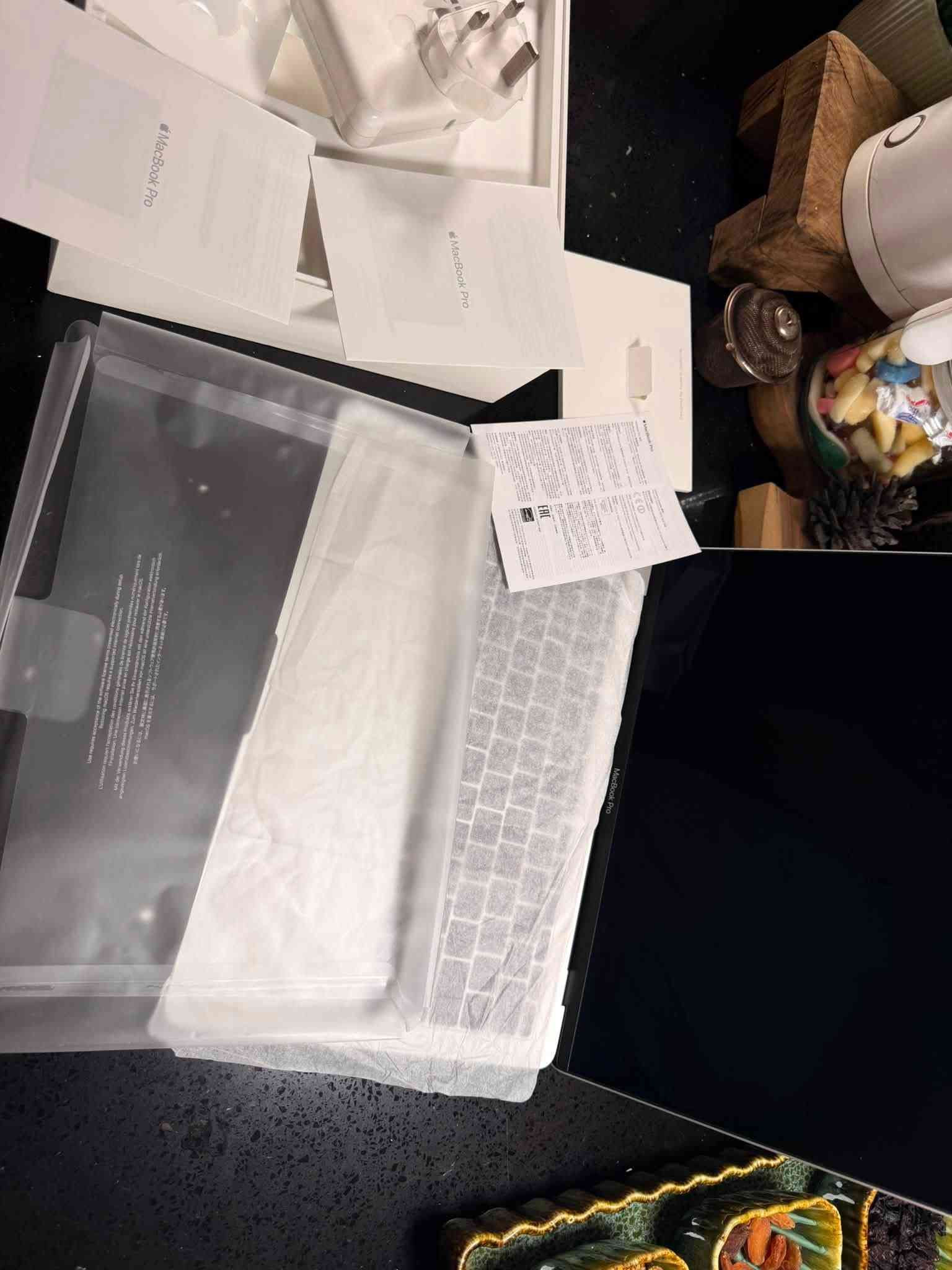 سلام عليكم
MacBook Pro 
13 inch
Ram 8. SSD 256 
نضافه الجهاز 95‎%‎
شاشه 2k retina
2 منافذ شحن usp-c
كامل ملحقات شاحن اصلي 
كارتونته الاصليه مطابق مع الايمي الجهاز 
بطاريه جديده مشحونه فقط 5 مرات تقريباً اتطول 6 الى 5 ساعات 
سعره 375 الف بي مجال بسيط 
مكاني بغداد البياع حي الشرطه شرطه الرابعه 
***********
