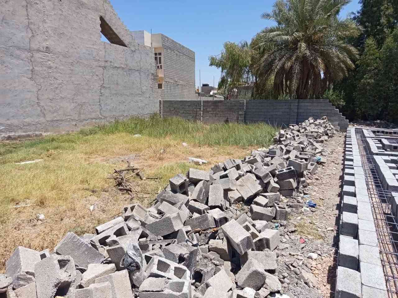 قطعة ارض للبيع طابو زراعي سند 25 مكاتبه ووكاله 300م سياج وباب وبمستوى الشارع ماء وكهرباء وتبليط وخط مولد وإنارة و مدرسه قريبه ظمن منطقة سكنية اقل 100م عن الشارع العام بعقوبة برغه مدخل مقابل مكتب عقار برغه قرب النهر شارع عرضه 10 م السعر 70مليون وبيه مجال للشراي للاستفسار خاص او ***********
