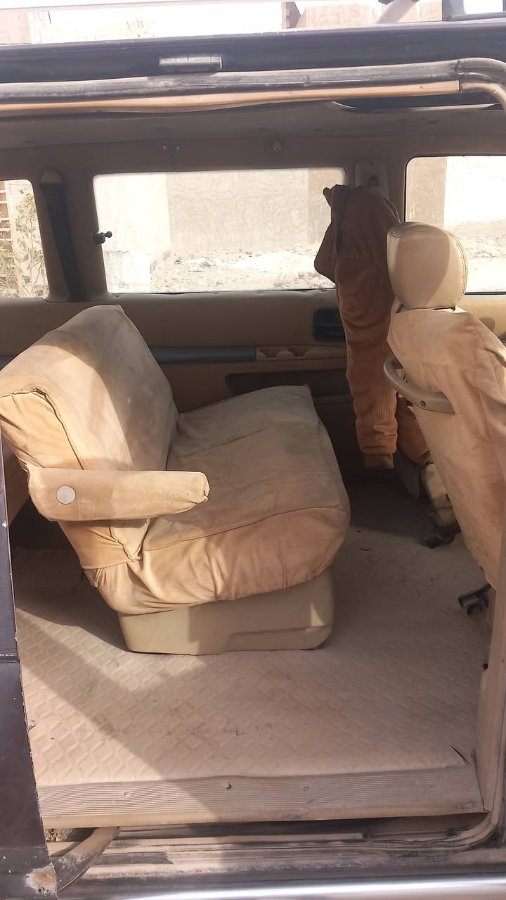 السلام عليكم دوج كلايزر ٩٤ محور كرونه راعيها موجود دواخلها واضحه بالصور رقم نجف كهربائياتها شغله  السعر 28 ٠ وبيها مجال بسيط للتواصل رقم ***********
مكان السيارة النجف

