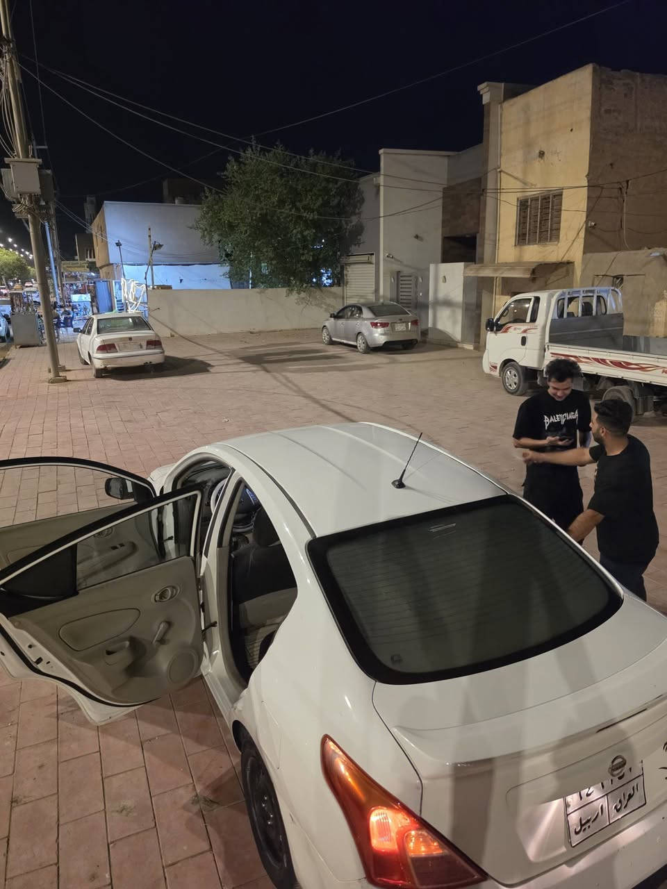 🚘 للبيع نيسان صني موديل 2021

📍 الرقم: أربيل قديم، صارله سنة من ساقط تحويل أو وكالة.
🔧 حادثها قبق الجنة،  
🛠️ الدعامية غير محسوبة.

❄️ تبريد المكيّنة والكير مكفولات.
📋 السونار مرفق بالصور.

📍 مكان السيارة: النجف
💰 السعر: 95 ورقة، قرب السعر أو مراوس حسب القناعة.
📞 *********** مكان السيارة نجف
