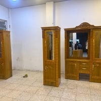 غرفه اخشاب • ١٣ قطعة • باب مكسور