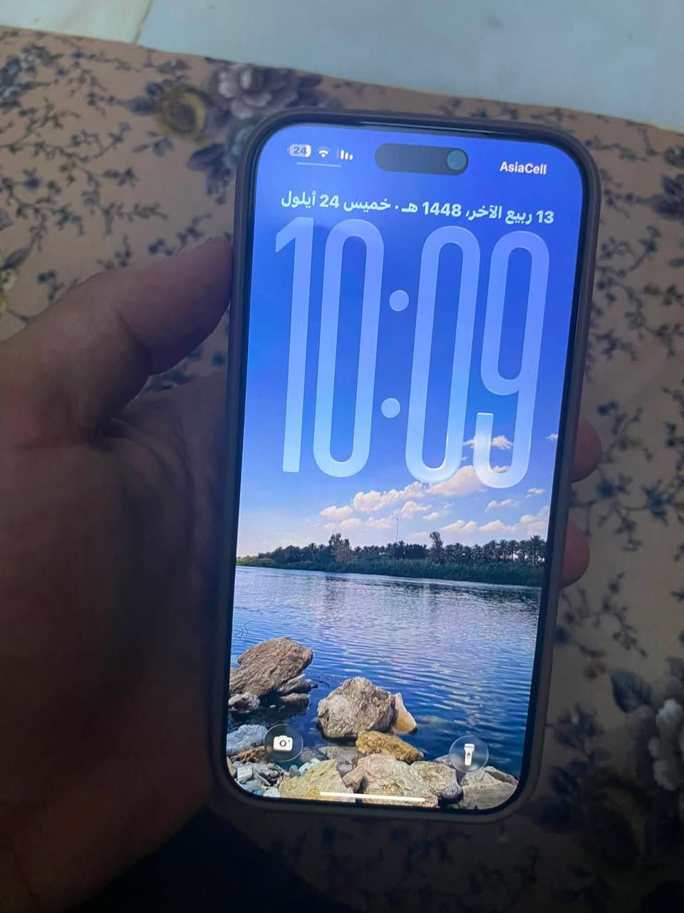 17 برو ماكس ياباني Esim ذاكرة256 بطارية 96 الجهاز نضيف الكارتون و الكيبل موجودات السعر 1750 و بي مجال قليل تواصل واتساب ***********

