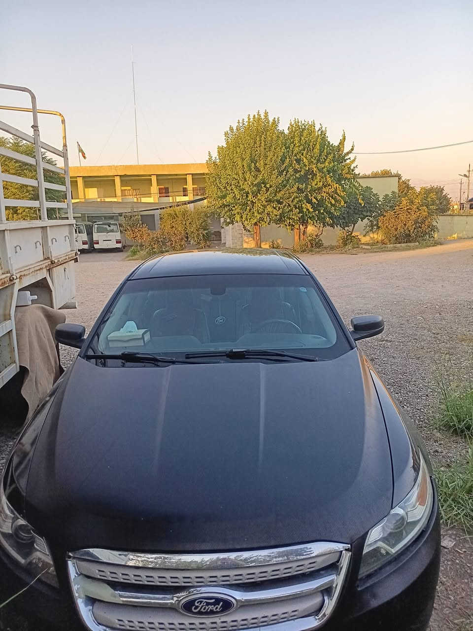 سلام عليكم ..من رخصة الادمن وصاحب الكروب .فورد تورس ٢٠١٠ نيفا داخل عسلي بيها باب سكن مبدل نفس اللون وجاملغ مصبوغ سيارة نقصها بس داعمية امامية محلوة ...رقمها سليمانية لل ٢٠٢٩ ..سعرها ٨٣ وبيها مجال مكلف بنشر  رقم صاحبها ***********
