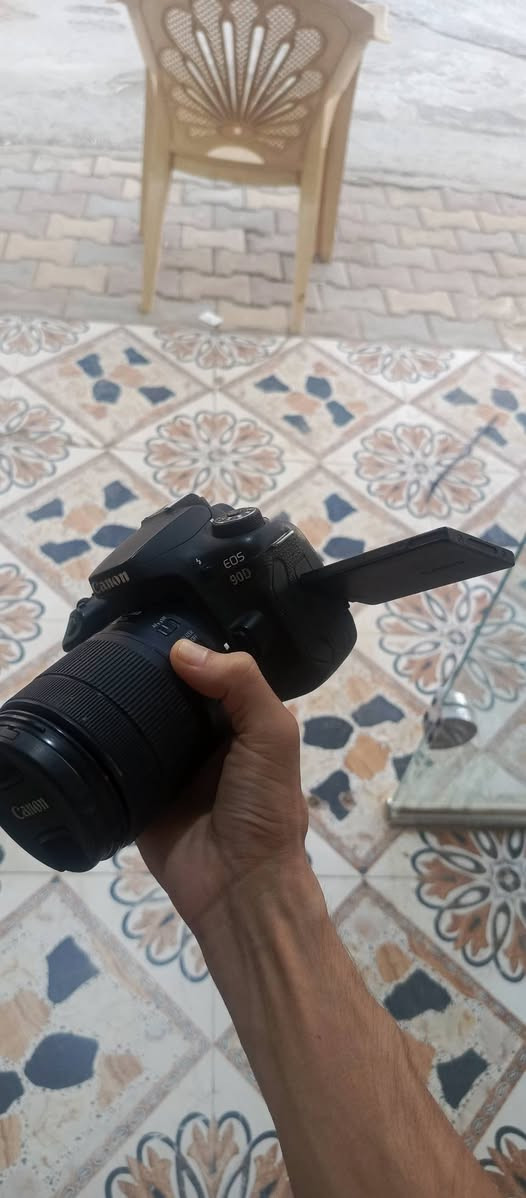 كامره كانون D90
شاشه لمس دوار نضام واي فاي ذكي بلوتوث

ملحقاتها

عدسه سعه (135-18)
بطاريات عدد 2

شاحنه
رام

باكيتها كامل

سعر كامل مليون 
***********

